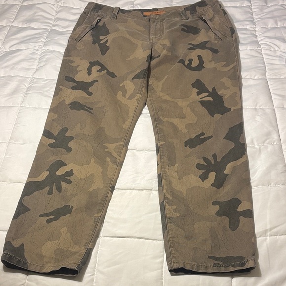 Joe's Dayna Camouflage Relaxed Slouch Boyfriend Fit Trousers Sz 29 - Picture 2 of 12